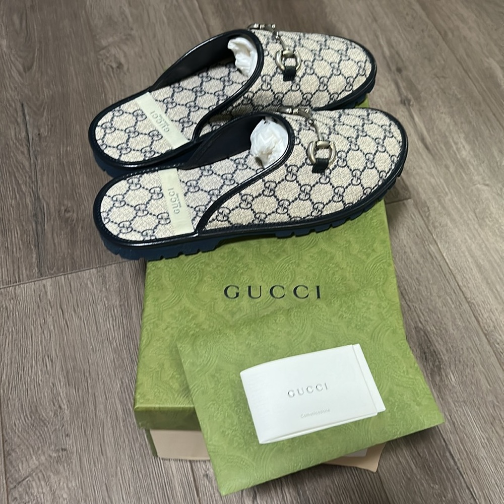 Gucci Cream and Black Mules with Elegant Design - Picture 4 of 9
